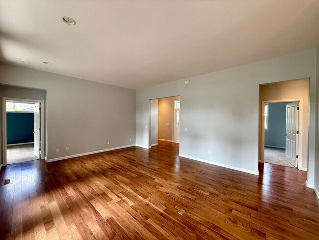 Building Photo - $500.00 OFF Move In Costs Special!