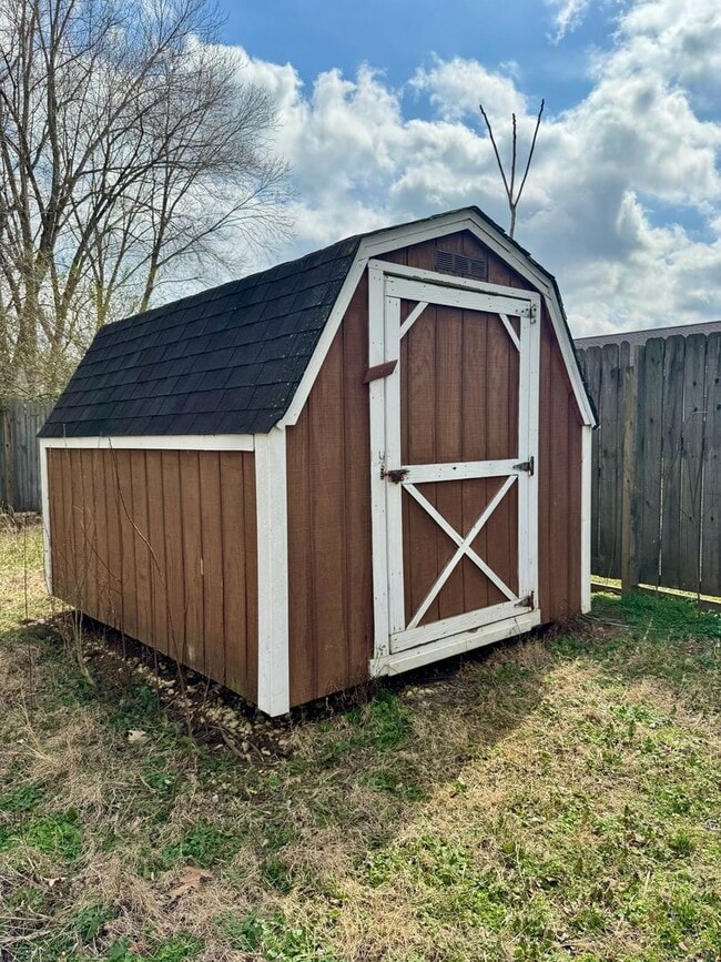 Building Photo - Charming 3-bedroom, 2-bathroom house with 1 Car Garage!