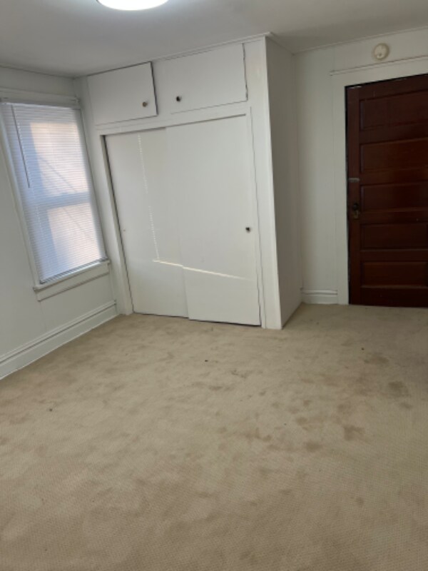 Building Photo - 457 S Des Plaines St