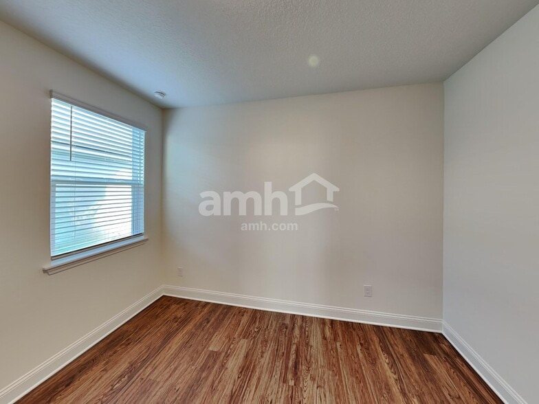 Building Photo - 210 Onate Cir