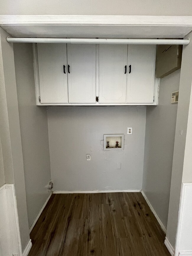Building Photo - 1/2 OFF FIRST MONTHS RENT!!!