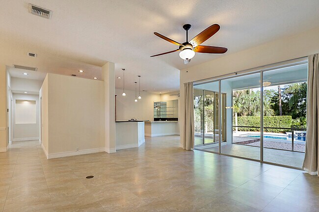 Building Photo - 19009 SE Old Trail Dr W