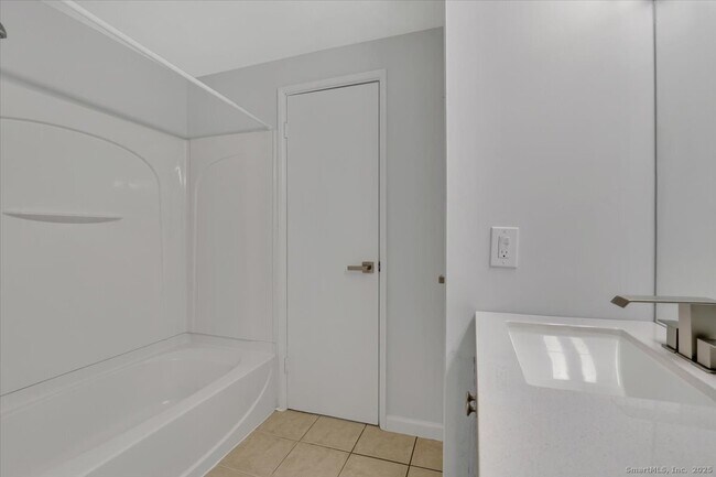 Building Photo - 3 Trolley Crossing Ln