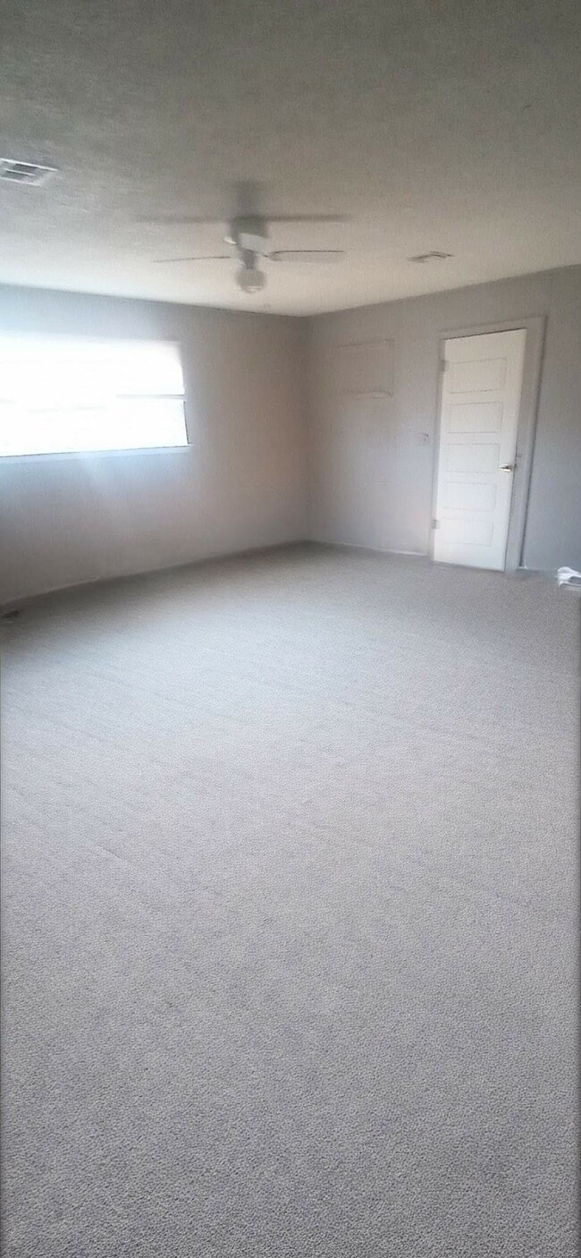 Building Photo - 1104 W Washington Ave