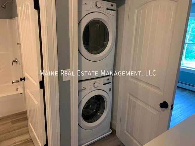 Building Photo - 15 Twin Oak Dr