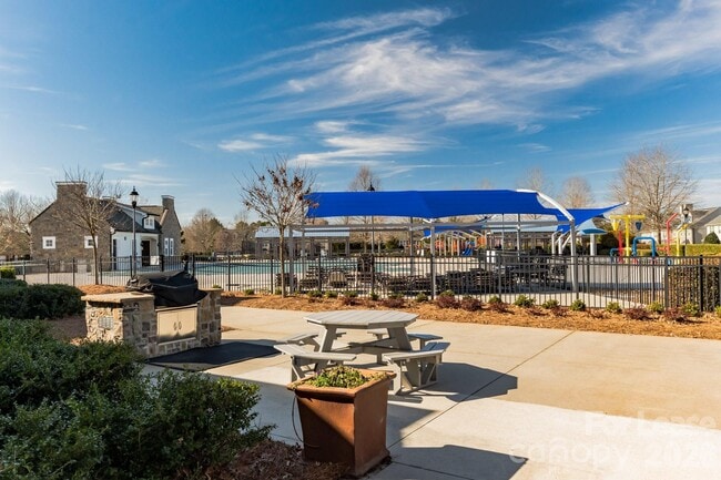 Building Photo - 5826 Castlecove Rd