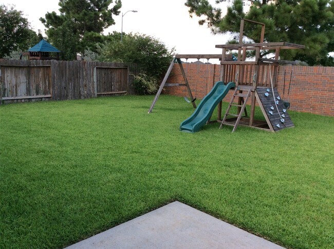 Building Photo - 19818 Sternwood Manor Dr