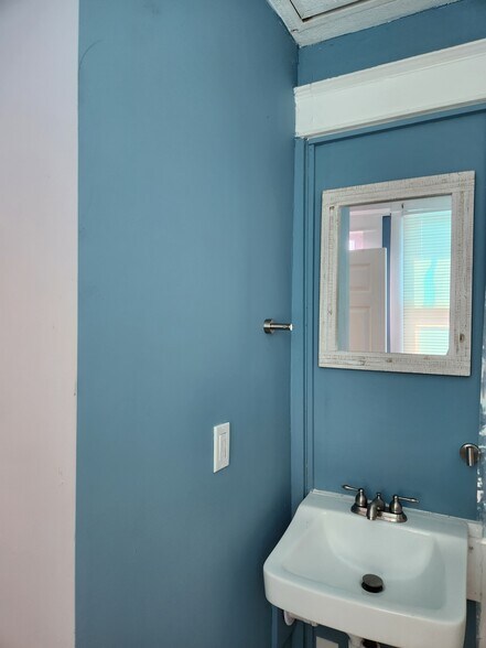 Building Photo - 15 Grant St