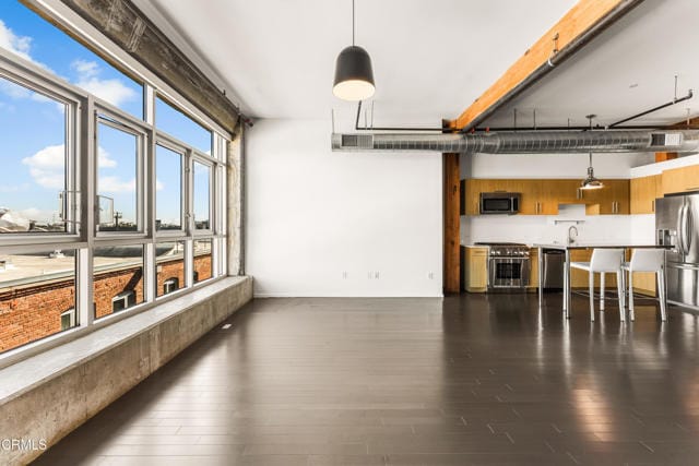 Building Photo - 530 S Hewitt St