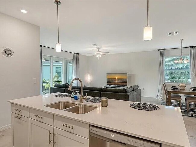 Building Photo - 10896 Pinot Dr