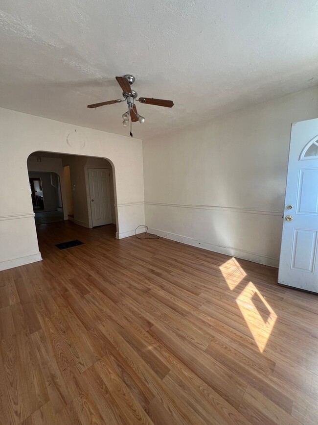 Building Photo - Spacious 2 Bedroom House Coming Soon 07/01