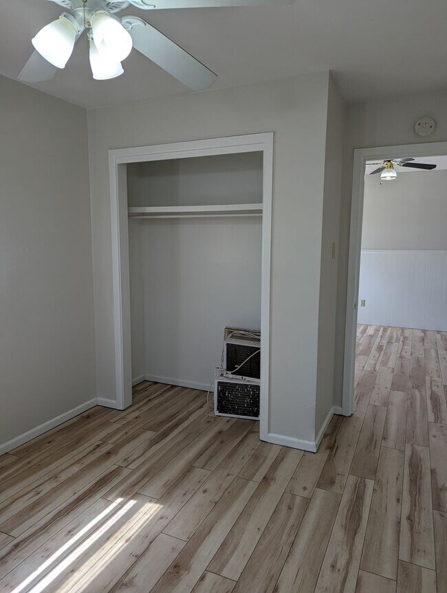 Building Photo - 2322 62