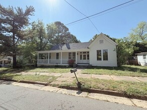 Building Photo - 114 Forest Ave