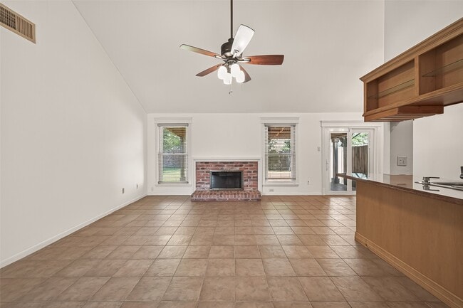 Building Photo - 2510 Old Fort Rd