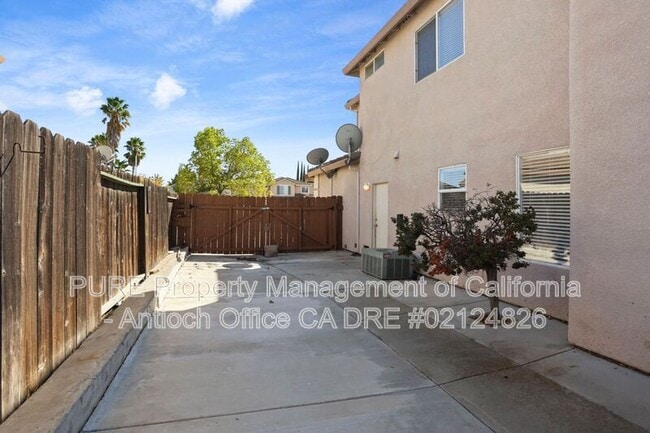 Building Photo - 2304 Yorkshire Ct