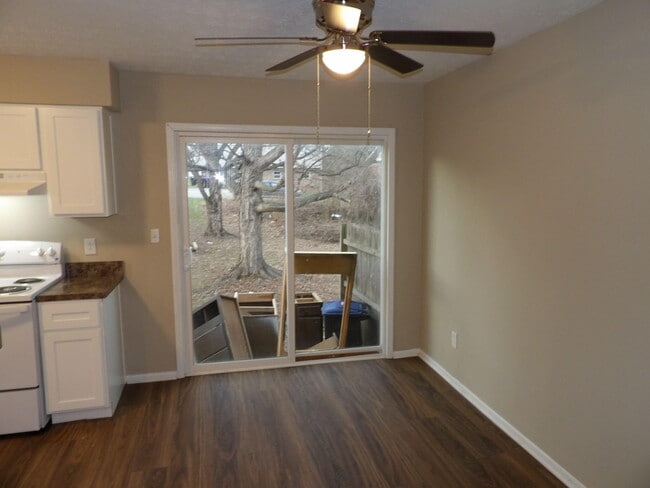 Building Photo - 207 Landings Dr