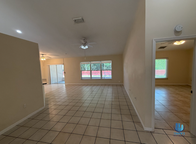 Building Photo - Beautiful 4 Bedrooms 2 Bathrooms Home for ...
