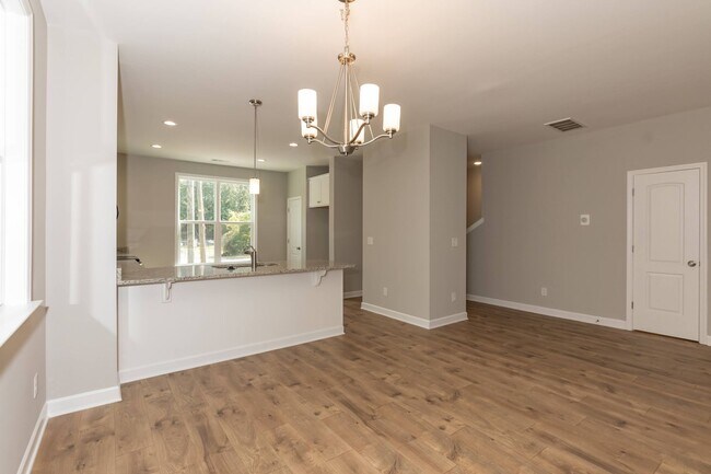 Building Photo - Four Bedroom Home