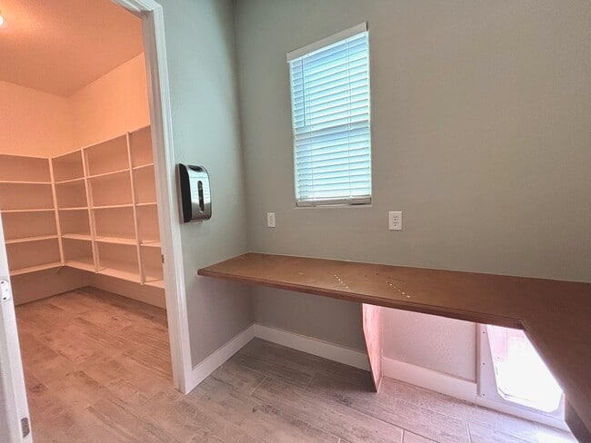 Building Photo - 3497 E Loma Vista St