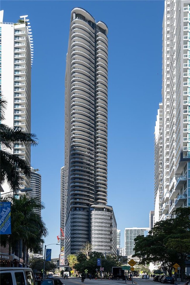 Primary Photo - 1000 Brickell Plaza