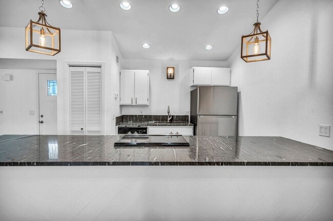 Building Photo - 100 Bay Point Dr