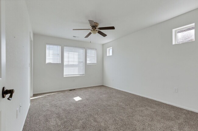 Building Photo - 10827 Ventura Ct