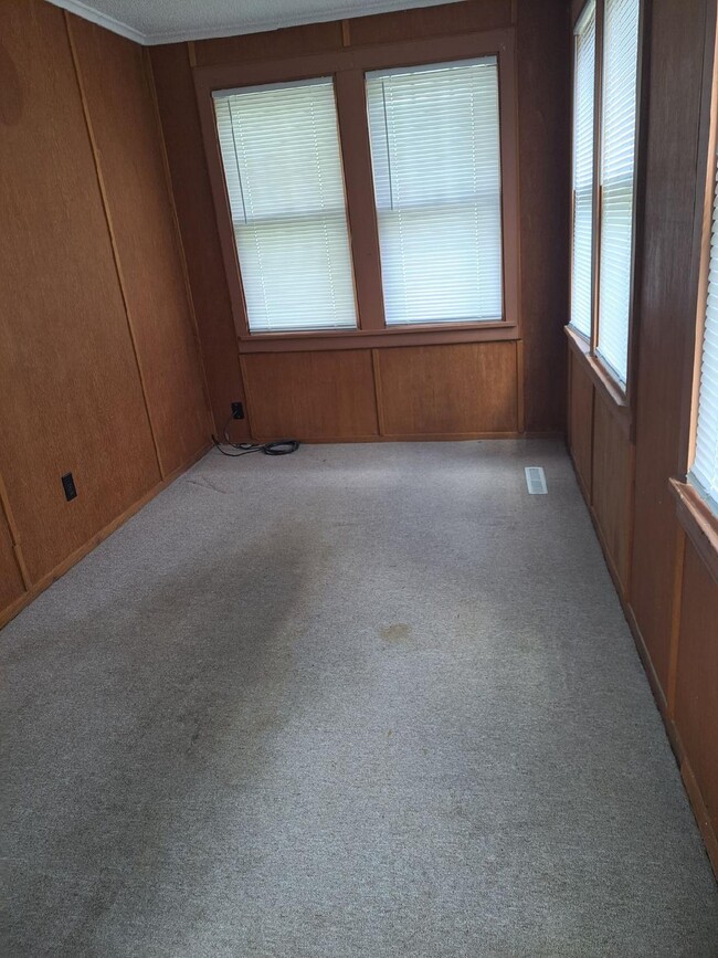 Building Photo - 114 W Garfield St