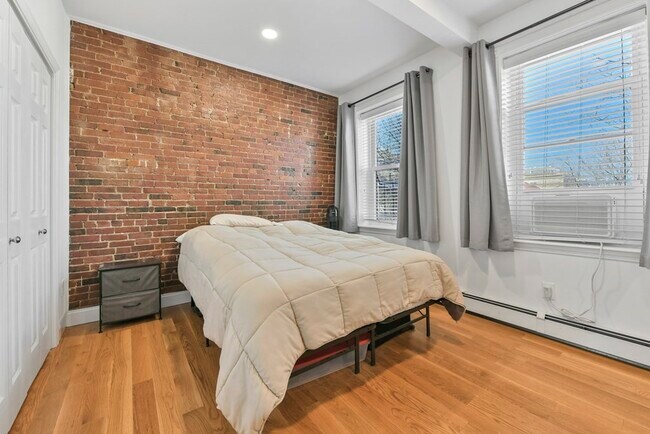 Building Photo - 168 F St