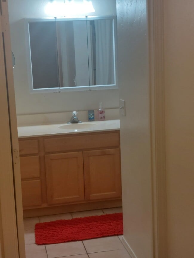 Building Photo - 9141 N Overlook Dr