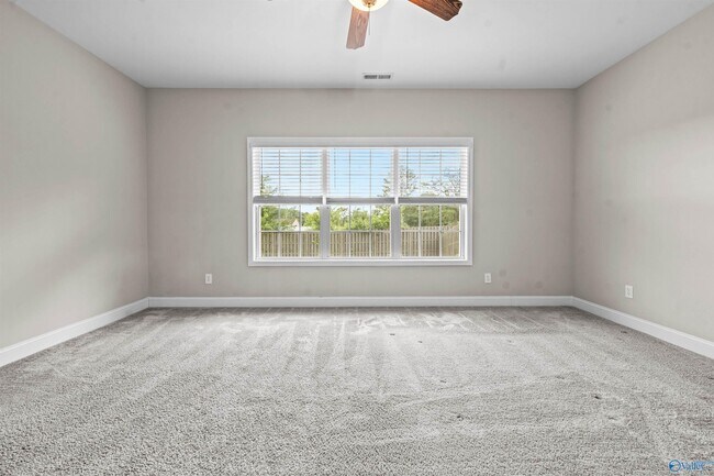 Building Photo - 104 Erskin Parcus Dr