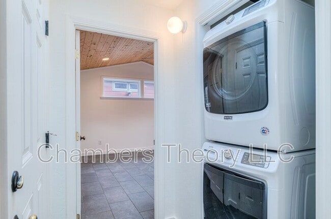 Building Photo - 1252 NW Milwaukee Ave