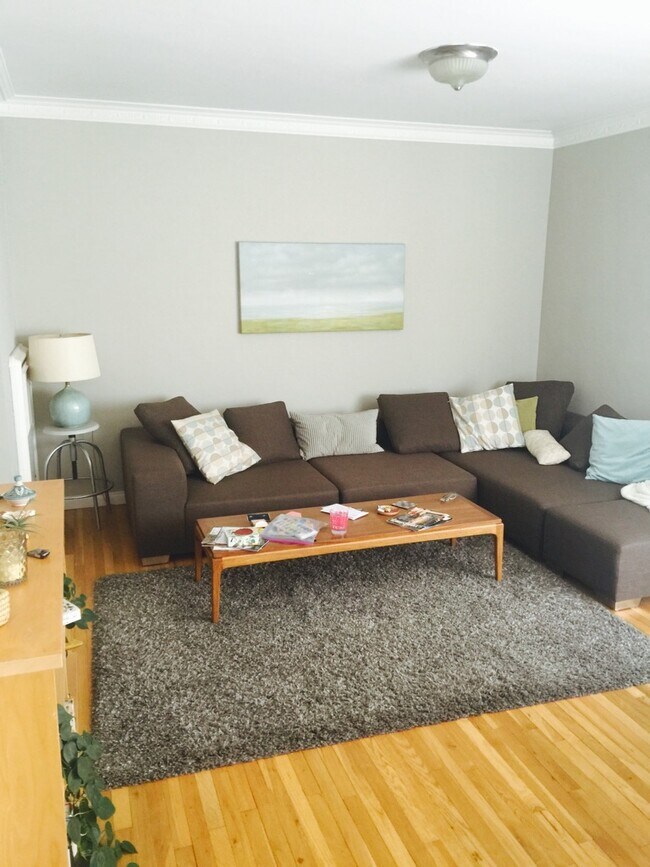 Living room (set 1) - 4222 Jasmine Ave