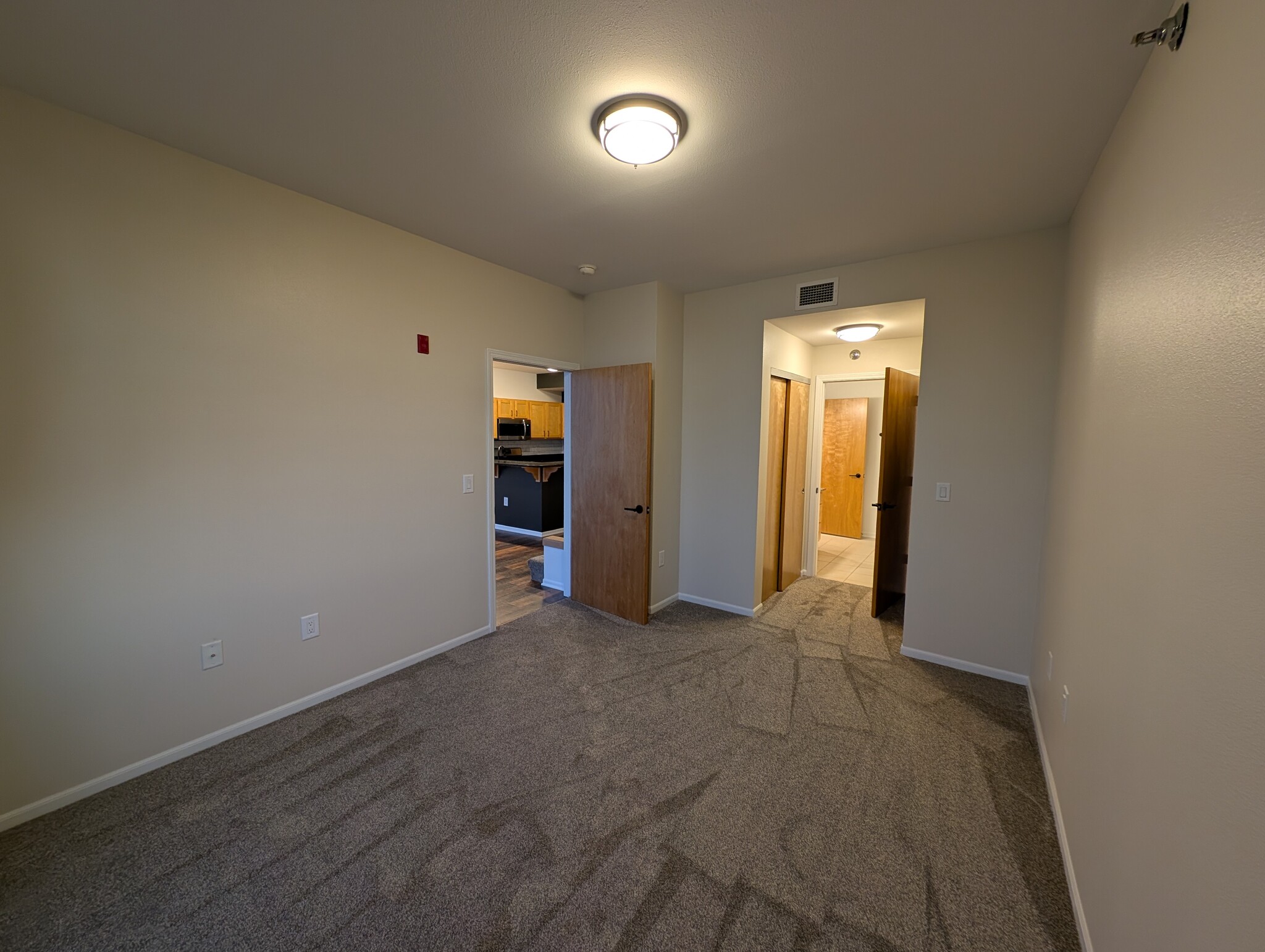 Building Photo - 2121 S Kinnickinnic Ave