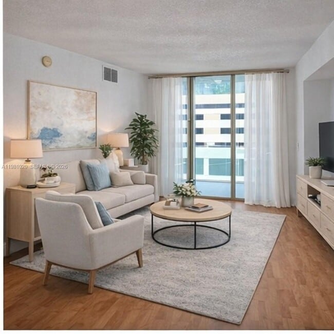 Building Photo - 500 NE 29th St