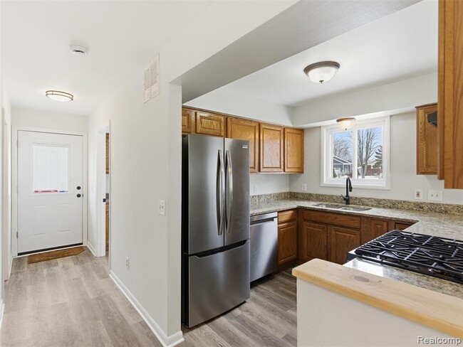 Building Photo - 38301 Murdick Dr