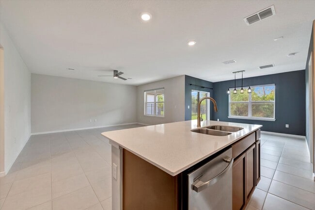 Building Photo - Newer Build - Parrish 3 Bedroom Home with ...