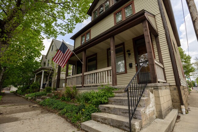 Building Photo - 796 Ebner St