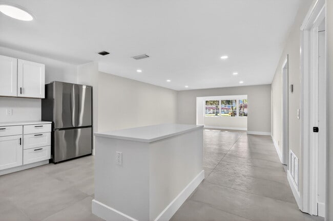 Building Photo - 846 Salem Ln