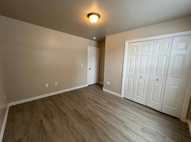 Building Photo - 3 Bedroom 2 Bath Home Close to Micron Available 4/20/26