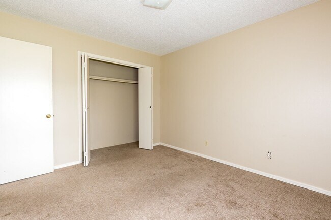 Building Photo - 1421 W Lillian St