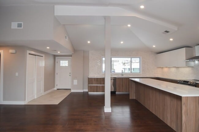 Building Photo - 27 Fenway Dr