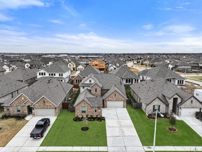 Building Photo - 805 Westwood Dr
