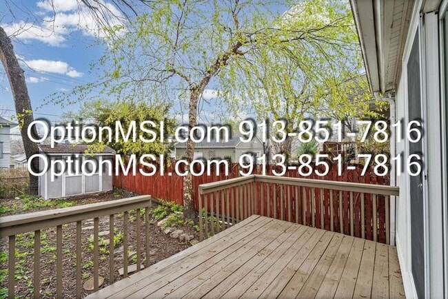 Building Photo - West Plaza!!!