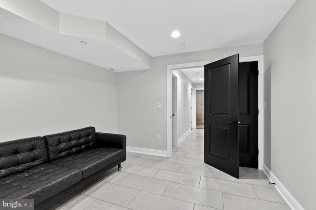 Building Photo - 2138 E Albert St