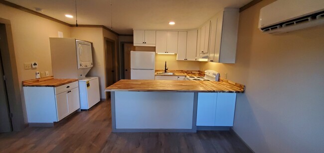 Kitchen with washer/dryer - 303 Clint Norris Rd