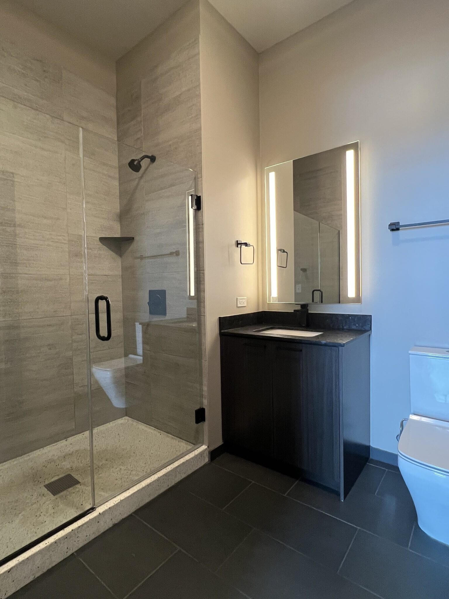 Building Photo - 932 W Washington Blvd