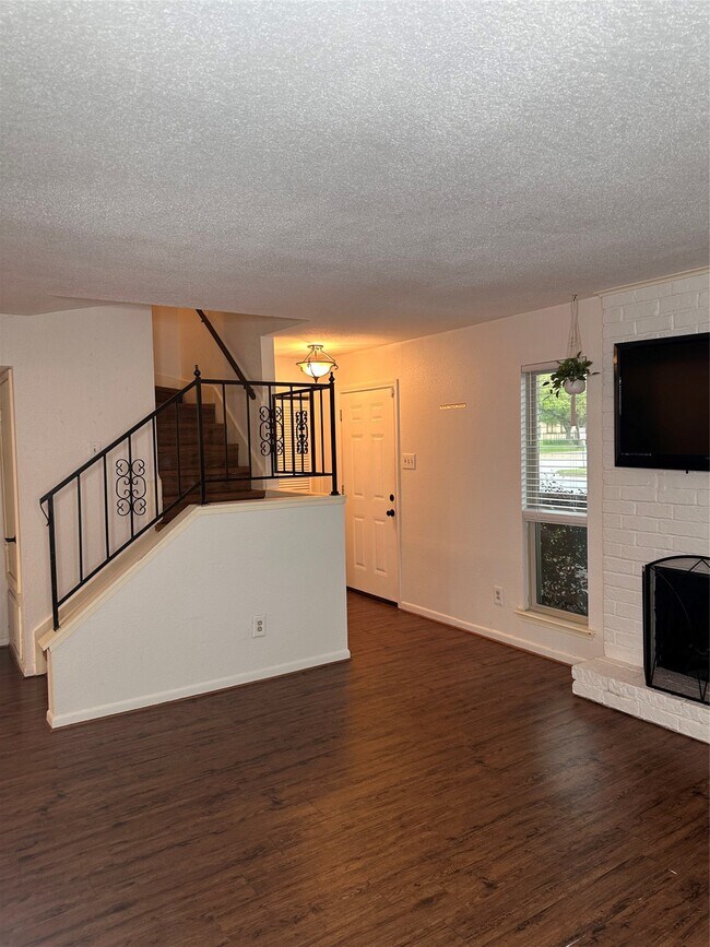 Building Photo - 1413 Bonanza Rd