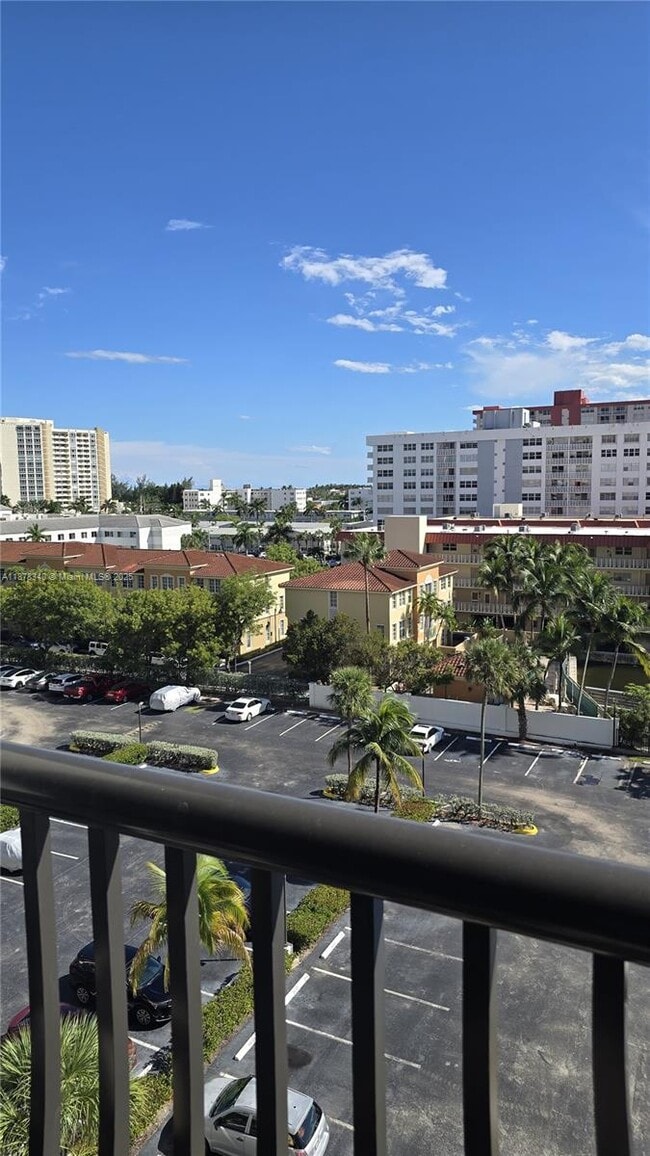 Building Photo - 2017 S Ocean Dr