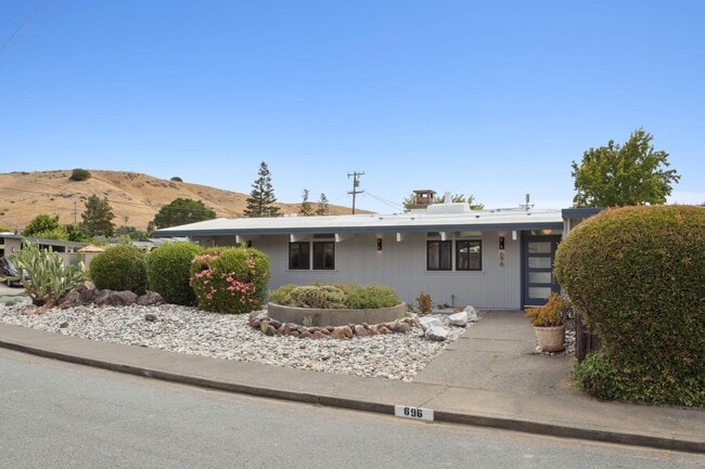 Building Photo - Eichler Mid-Century Home, Newly Renovated