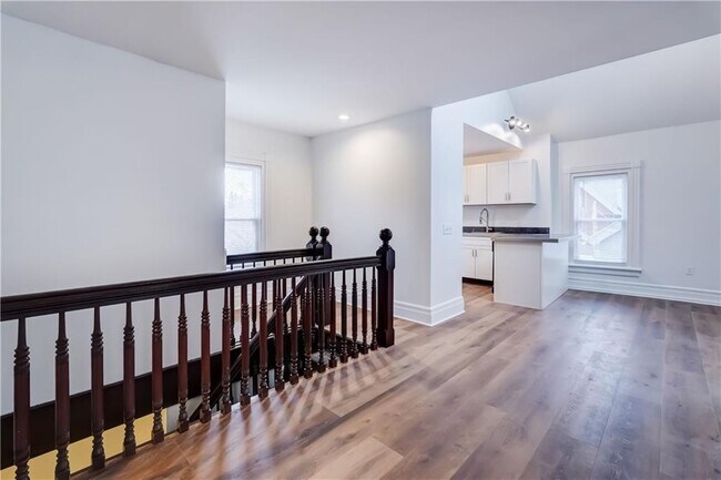 Building Photo - 8 Sibley Pl